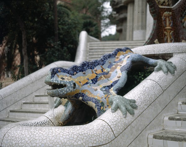 GAUDI ANTONI 1852-1926
LAGARTO O DRAGON CERAMICO MULTICOLOR - 1900/1914
BARCELONA, PARQUE