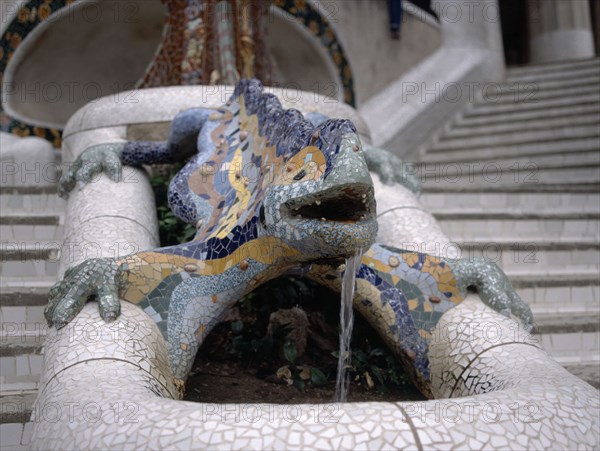GAUDI ANTONI 1852-1926
LAGARTO O DRAGON CERAMICO MULTICOLOR - 1900/1914
BARCELONA, PARQUE