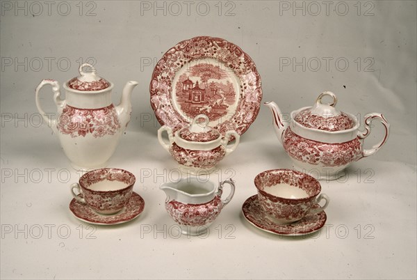 JUEGO DE CAFE O TE - CERAMICA DE LA CARTUJA O DE PICKMAN - S XX
MADRID, COLECCION