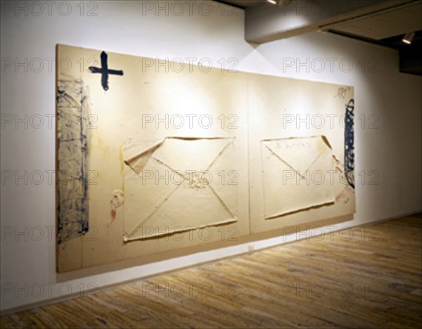 TAPIES ANTONI 1923-
DIPTICO DE LOS SOBRES - 1997 - TECNICA MIXTA SOBRE MADERA - 250 x