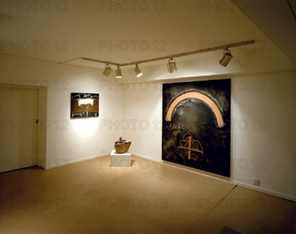 TAPIES ANTONI 1923-
INTERIOR DE LA SALA DE EXPOSICIONES - 2001
MADRID, GALERIA SOLEDAD