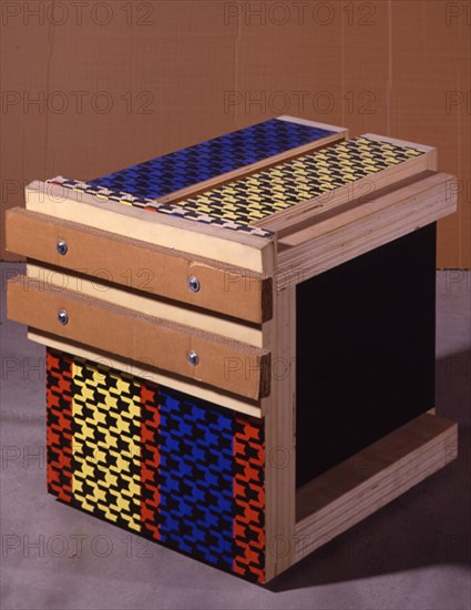 IRAZU PELLO 1963/
SHELTER - 1994 - CONSTRUCCION EN MADERA PINTURA FOAM Y TORNILLOS
MADRID,