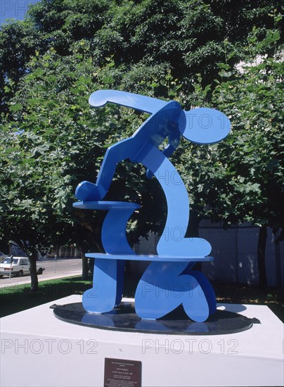 HARING KEITH 1958/1990
FIGURA EN UN BEBE - 1988 - ALUMINIO PINTADO - 96x68x49
SAN