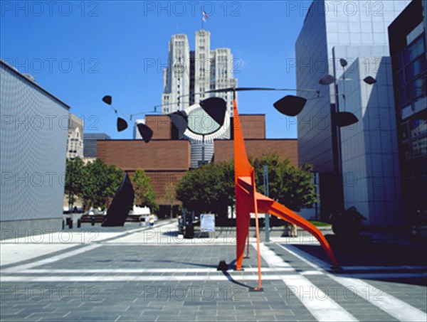 CALDER ALEXANDER 1898/1976
SOUTHERN CROSS - 1963  - ESCULTURA EXPUESTA FRENTE AL MUSEO DE ARTE