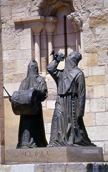 PEDRERO ANTONIO 1939/
MONUMENTO AL MERLU O A LA COFRADIA DE JESUS DE NAZARERO -1996 - BRONCE