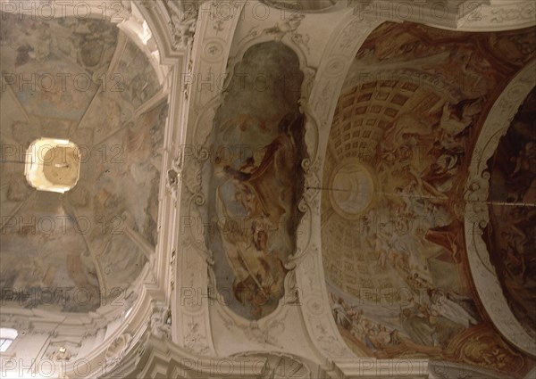 INTERIOR - FRESCOS DE LA IGLESIA BARROCA CONSTRUIDA EN EL SIGLO XVIII
PRAGA, IGLESIA DE SAN