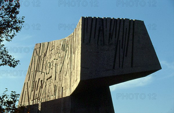 VAQUERO PALACIOS/VAQUERO TURCIOS
MONUMENTO AL DESCUBRIMIENTO DE AMERICA EN LOS JARDINES DEL