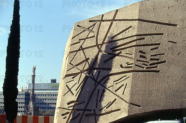 VAQUERO PALACIOS/VAQUERO TURCIOS
MONUMENTO AL DESCUBRIMIENTO DE AMERICA EN LOS JARDINES DEL