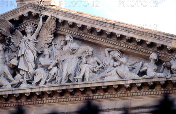 QUEROL SUBIRATS AGUSTIN 1860/1909
FRONTON CON ESCULTURAS QUE REPRESENTAN EL TRIUNFO DE LAS