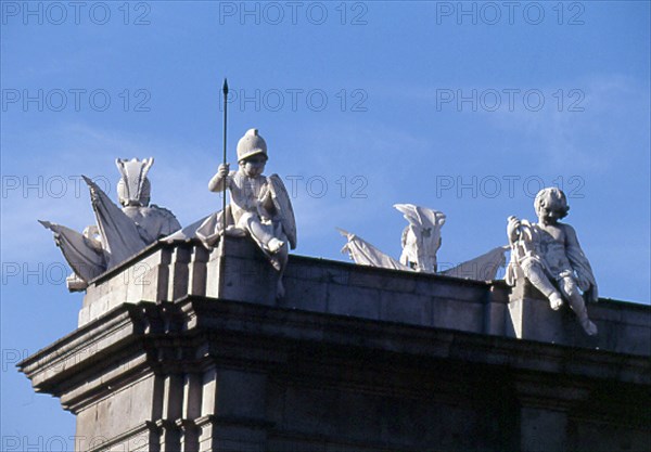 SABATINI FRANCESCO 1722/1797
REMATES DE LA PUERTA MONUMENTAL REALIZADOS POR ROBERTO MICHAEL Y