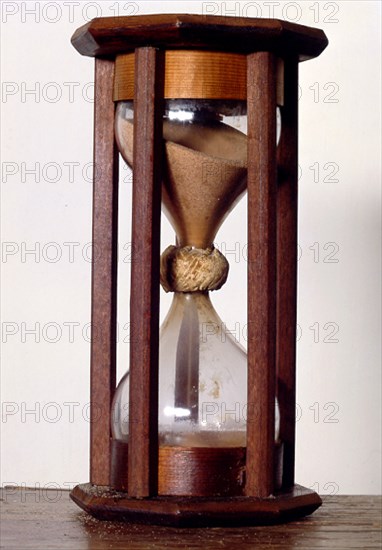 RELOJ DE ARENA DE MEDIA HORA - SALA COLON
MADRID, MUSEO NAVAL
MADRID
