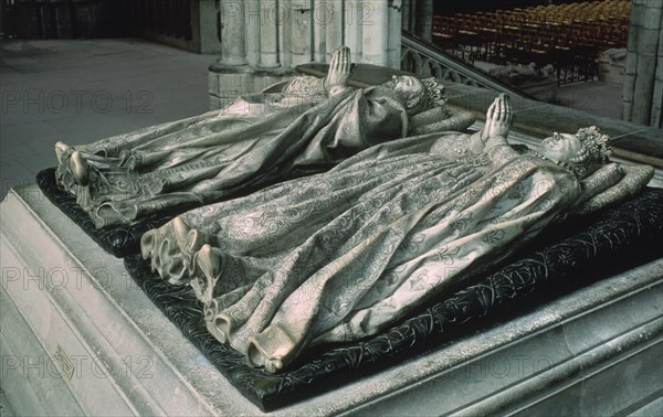 PILON GERMAIN/PRIMATICE FRANCESCO
TUMBA DE ENRIQUE II Y DE CATALINA DE MEDICIS - S XVI
SAINT