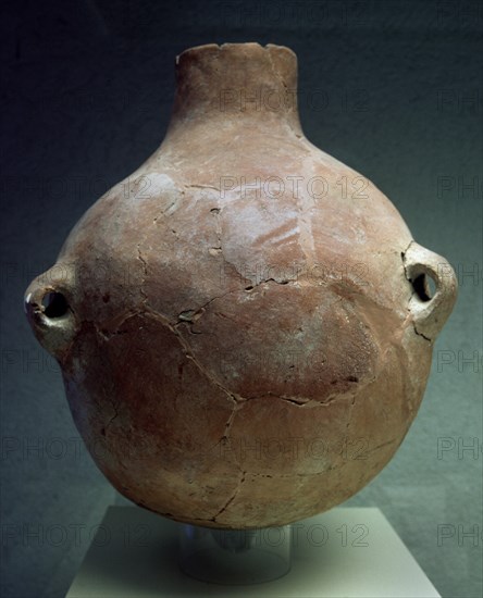VASO NEOLITICO CON ASAS DE OREJAS PROCEDENTE DE SIMAS DE BENAOCAZ - V MILENIO AC
CADIZ, MUSEO
