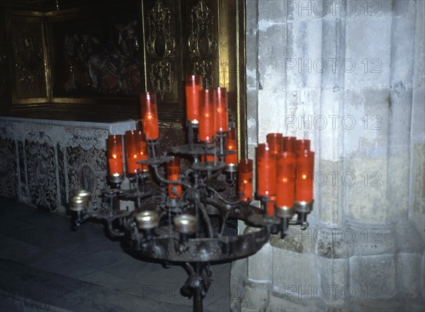 INTERIOR - CANDELABRO CON VELAS
PALMA, IGLESIA DE SANTA EULALIA
MALLORCA

This image is not
