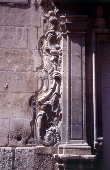 EXTERIOR - DETALLE DE LA DECORACION DE UNA PORTADA LATERAL - S XVII
ALICANTE, COLEGIATA SAN