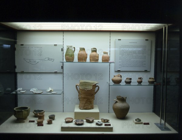 VITRINA-CERAMICA MEDIEVAL ENCONTRADA EN EL CASTILLO DE GORMAZ
SORIA, MUSEO