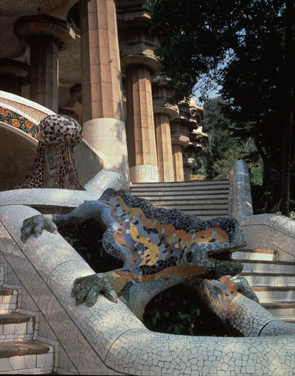 GAUDI ANTONI 1852-1926
LAGARTO O DRAGON CERAMICO MULTICOLOR - 1900/1914
BARCELONA, PARQUE