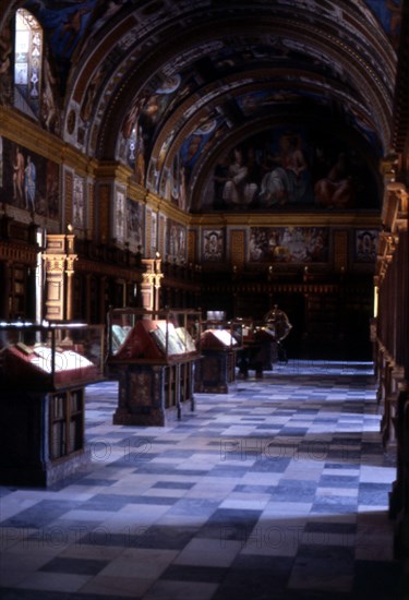 TIBALDI PELLEGRINO 1527/1596
INTERIOR - BOVEDA DE CAÑON DECORADA CON FRESCOS -  S XVI
SAN LORENZO