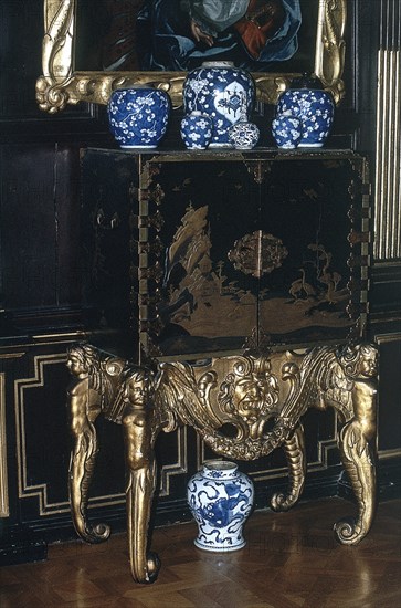 INTERIOR-CABINET CHIPPENDALE-
LONDRES, OSTELEY PARK/ COUNTRY
INGLATERRA

This image is not