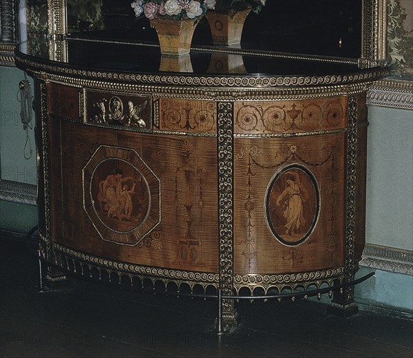 ADAM ROBERT 1728/92
INTERIOR-CONSOLA DE CILINDRO DE ESTILO GEORGIANO- MARQUETERIA Y APLIQUES EN