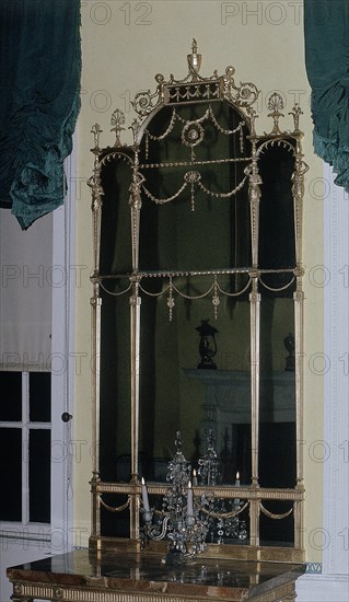 ESPEJO CON APLIQUES EN BRONCE DORADO-ESTILO GEORGIANO-JORGE III- 1760/1820
LONDRES, OSTELEY PARK/