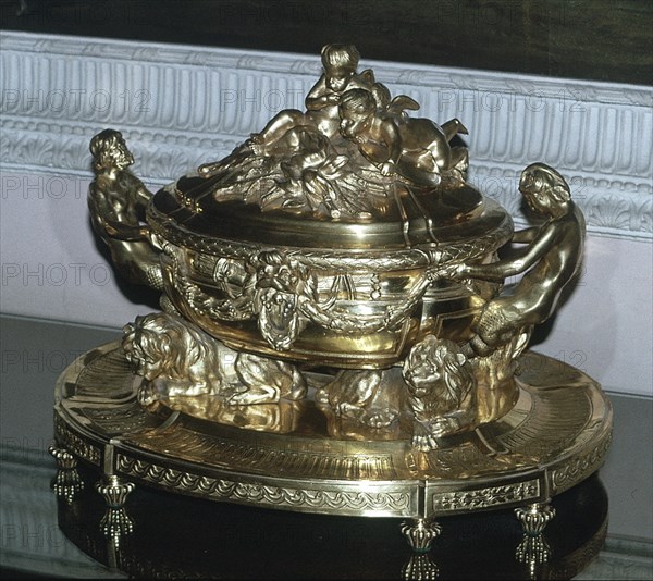 CENTRO DE MESA EN BRONCE DORADO CON FIGURAS ALEGORICAS-S XVIII
LONDRES, OSTELEY PARK/