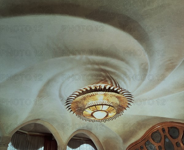 GAUDI ANTONI 1852-1926
DECORACION DEL TECHO - 1904-6 - MODERNISMO CATALAN
BARCELONA, CASA