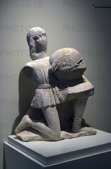 ANONIMO
D- PAJE - FINALES DEL XV PRINCIPIOS DEL XVI - PIEDRA CALCAREA - 85x63x40 - PROCEDE DE LA