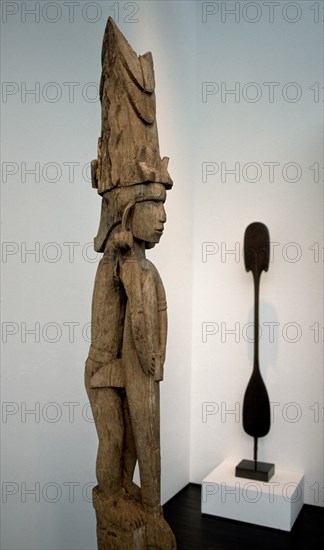 POSTE DE LA CASA DE LOS ANTEPASADOS-MELANESIA/ISLAS SALOMON-S XIX-MADERA-ARTE