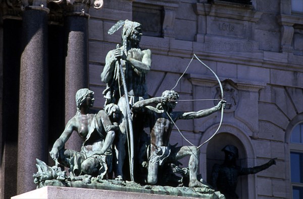 NDIOS CAZANDO-ESCULTURA EN BRONCE EN LA ENTRADA DEL PARLAMENTO/ASAMBLEA NACIONAL
QUEBEC,