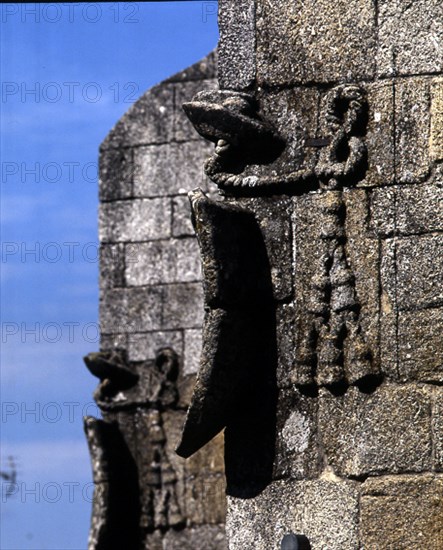 NUDO DE CUERDA DECORANDO LOS MUROS DE LA CATEDRAL - ESTILO MANUELINO - S XVI
GUARDA,