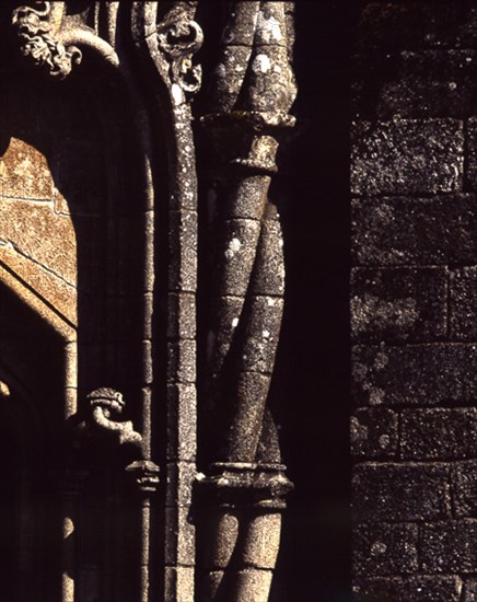 DETALLE DE LA DECORACION DE LA PORTADA PRINCIPAL - S XVI - ESTILO MANUELINO
GUARDA,