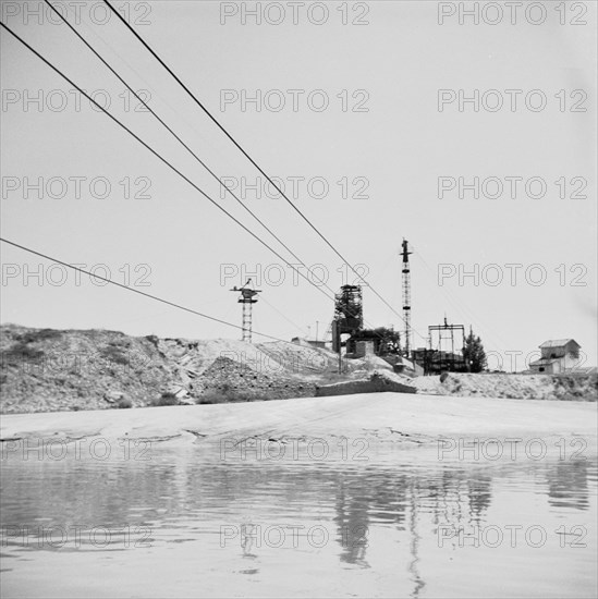 CANTERA - INSTALACION POR CABLE PARA TRANSPORTAR ARENAS POR EL RIO JARAMA - AÑOS 60 - ByN
ARGANDA,
