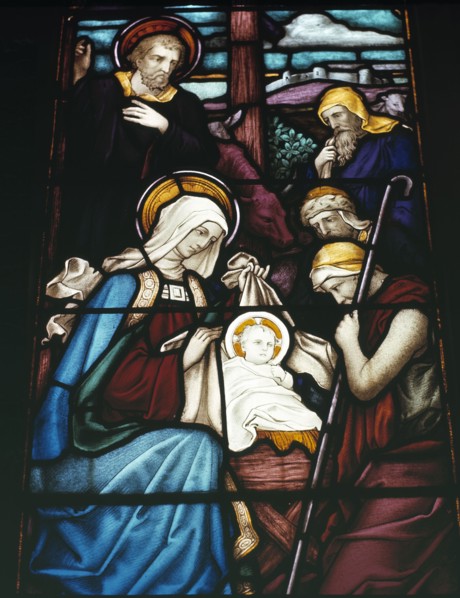 Un vitrail représentant la scène de la nativité