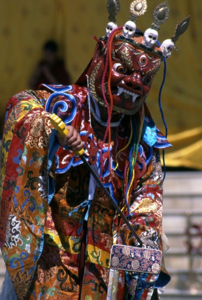 Danses sacrées, ou Cham, dans un monastère tibétain