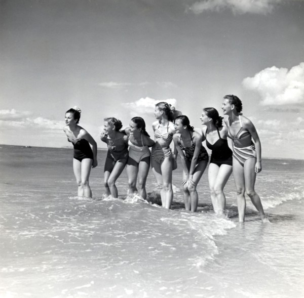 Marquis de Cuevas' company on the beach at Deauville: 7 girls, 7 nationalities