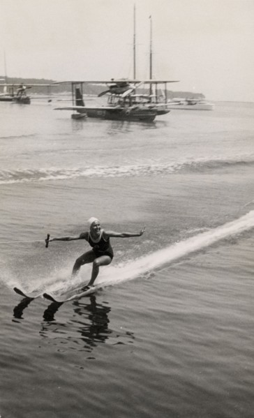 Actress Daniela Parola waterskiing