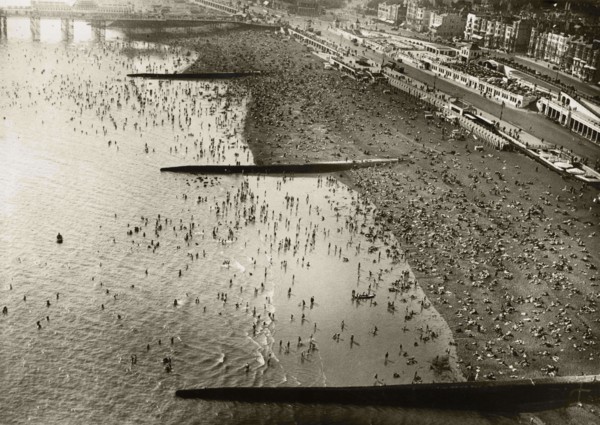 Aerial view of the beach at Brighton, Sussex (1933)