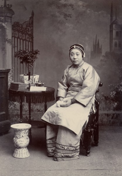 China, portrait of a young Chinese girl