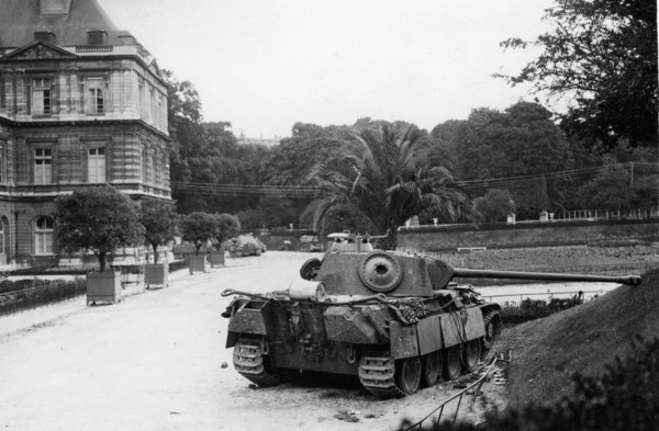 A tank in front of the Senate, at the Jardin du Luxembourg, Paris, during the Liberation (August 1944)