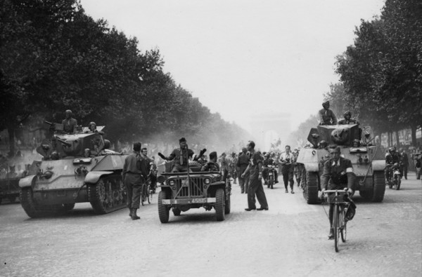 Tanks parading on the Champs-Elysées in Paris, during the Liberation (August 1944)