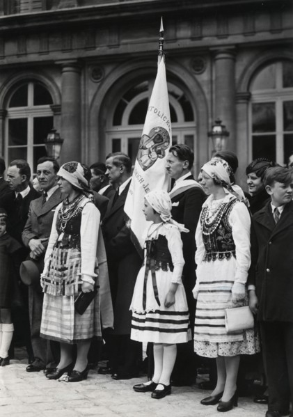Traditional ceremony in front the Polish ambassy in Paris