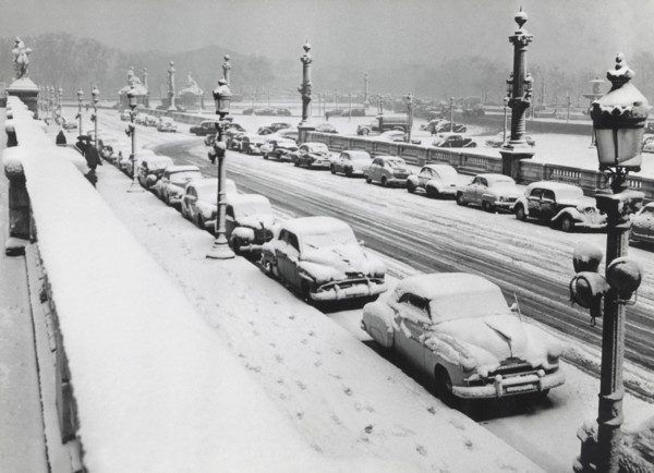 Concorde square under the snow in Paris