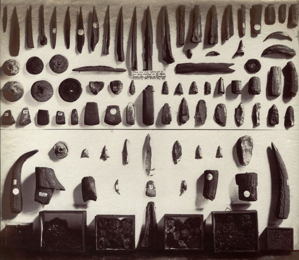 Outils en pierre et en os, British Museum