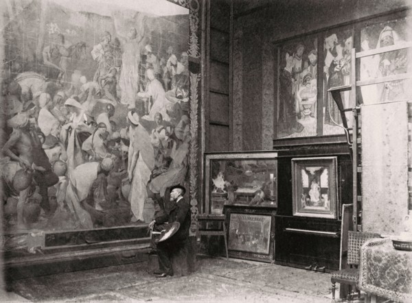 Pierre-Victor Galland dans son atelier