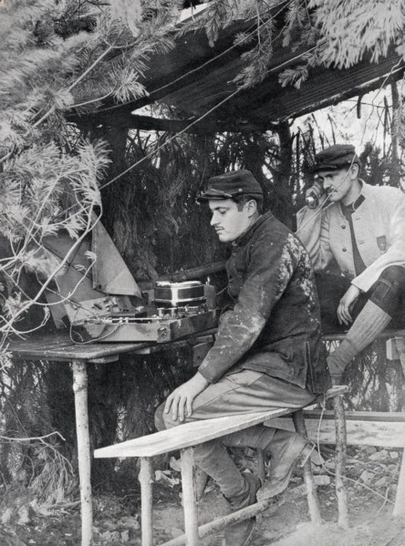 Poste de transmission par T.S.F. et combinaison téléphonique