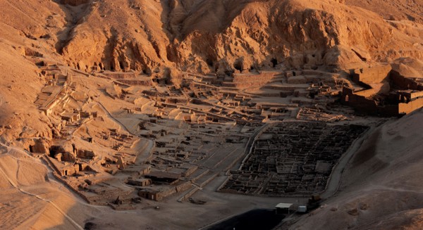 Deir El-Medineh, vue aérienne