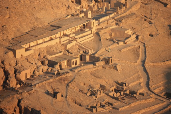 Deir El-Medineh, vue aérienne