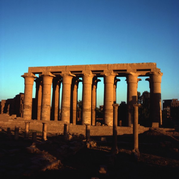 Luxor, Great colonnade