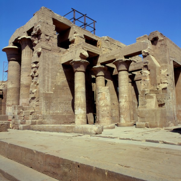 Kom Ombo, View of the side of the temple façade